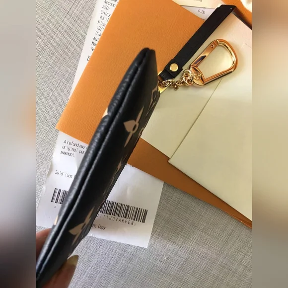 Louis Vuitton Key Pouch - Picture 6 of 9